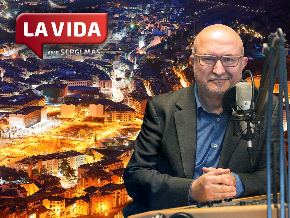 Emisión en directo del programa de radio "La Vida" de Sergi Mas en el centro comercial.